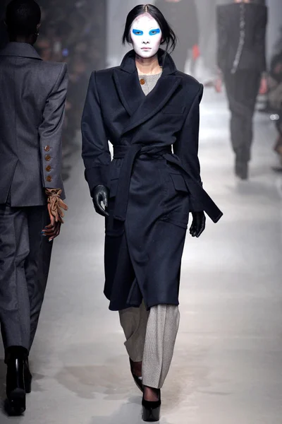 Look 11